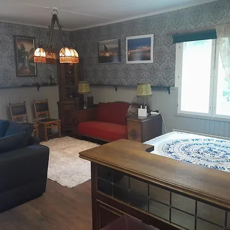 Saunallinen Talo 5-tien Varrella, Yksityinen Ranta